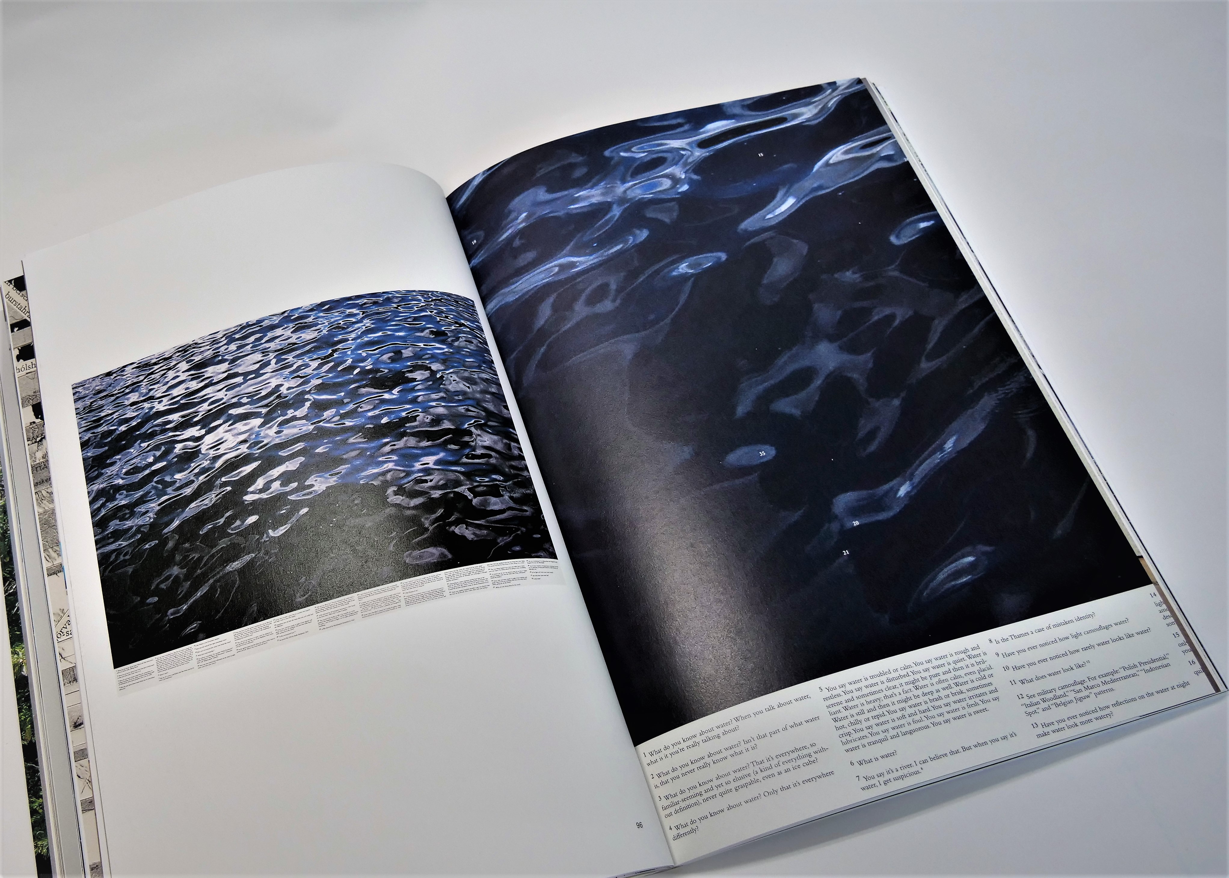 現代美術家ロニ・ホーンの国内初の大型企画展。作家の紙への